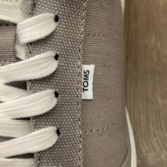 TOMS Wyndon Grey Jogger Sneaker - Picture 4 of 9